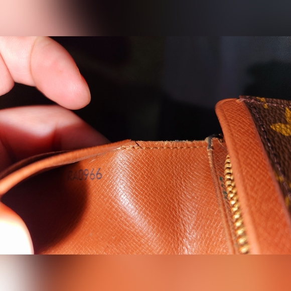 Authentic Louis Vuitton Preloved Mono Zippy Wallet - Picture 6 of 12